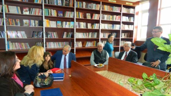 Çorlu Furtuni ve İsak Pinhas Ortaokulu Kütüphanesi Hayırsever Tarafından Yenilendi.