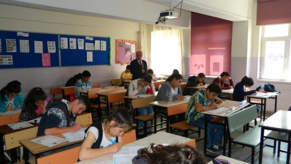 İlçe Milli Eğitim Müdürümüz Sayın Mustafa GÜÇLÜ 2015-2016 Öğretim Yılı 2. Dönem Ortak Sınavlar Kapsamında Okul Ziyaretlerinde Bulundu.