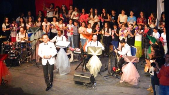 Uncular Süleyman Peker Ortaokulu Öğrencileri Tarafından Türk Halk Müziği Konseri Verildi.