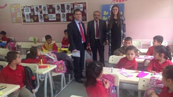 İlçe Milli Eğitim Şube Müdürümüz Sayın Reşat UÇAK Suriyeli Öğrencileri Okullarında Ziyaret Etti.