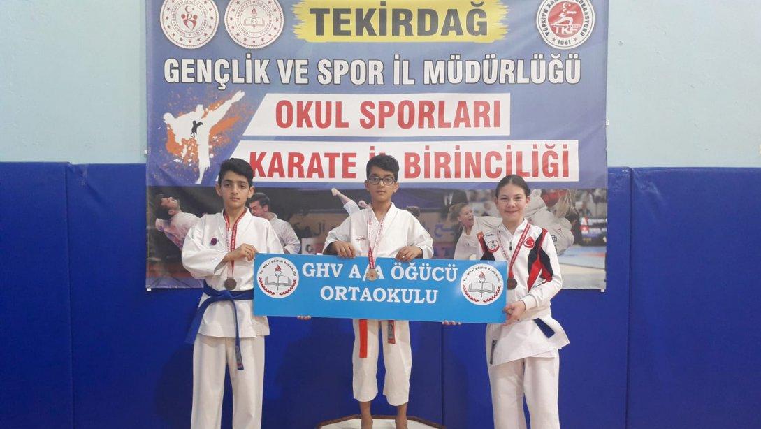 Gönüllü Hizmet Vakfı Aysel Abdullah Öğücü Ortaokulu Öğrencileri Okul Sporları Karate Turnuvasında Dereceye Girdi.