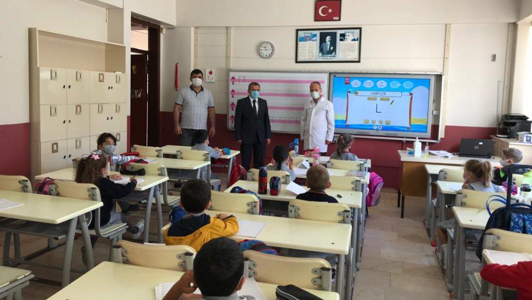 İlçe Milli Eğitim Müdürü Sayın Hüseyin Erdoğan Ticaret ve Sanayi Odası İlkokulunu Ziyaret Etti.