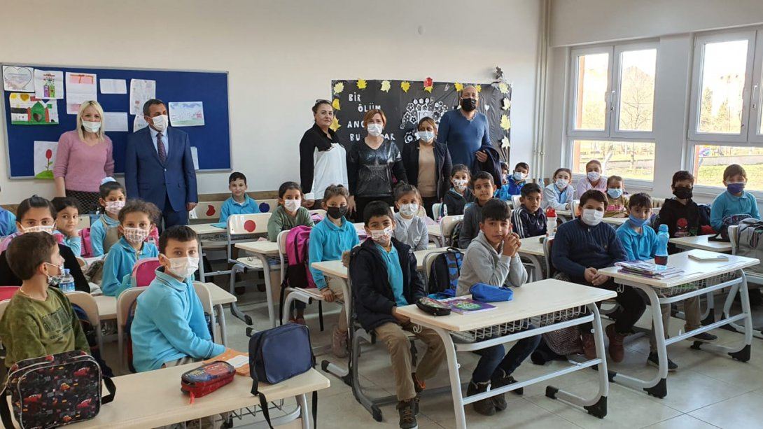 İlçe Milli Eğitim Müdürümüz Hüseyin Erdoğan Vali Şenol Engin İlkokuluna Ziyarette Bulundu