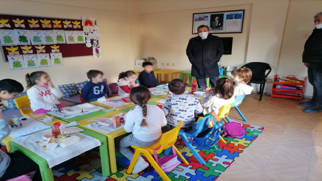 İlçe Milli Eğitim Müdürümüz Hüseyin Erdoğan Özel İdare İlkokulunun Yenice Mahallesi'nde Bulunan Ana Sınıfını Ziyaret Etti