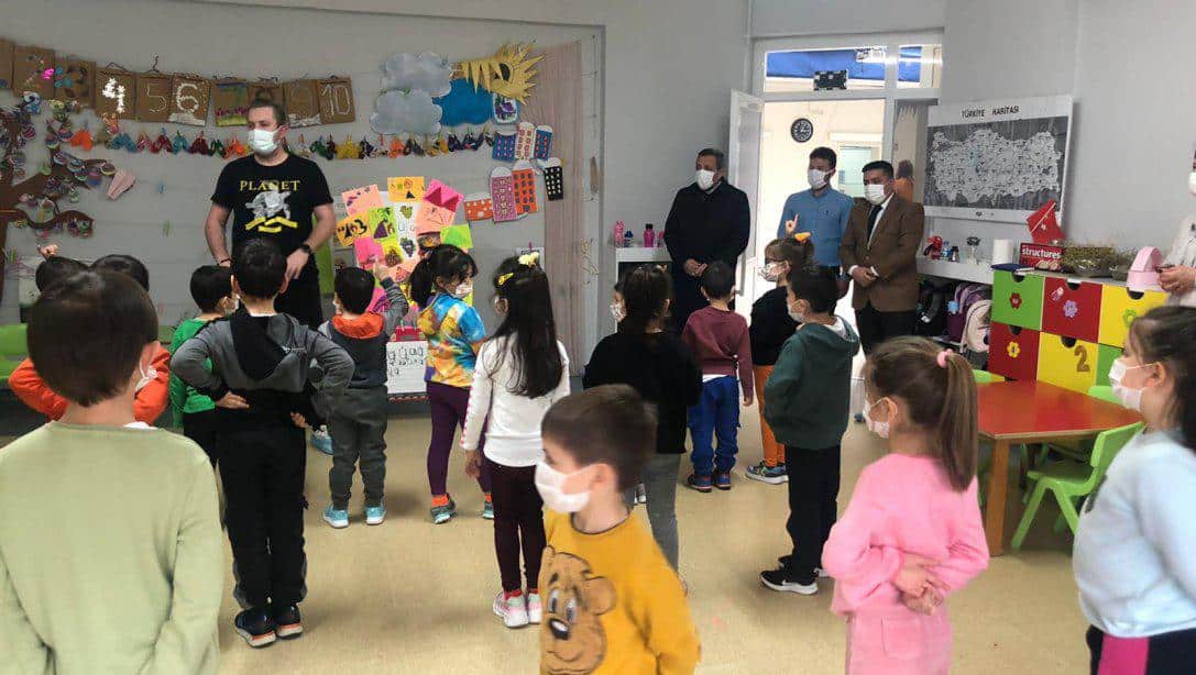 İlçe Milli Eğitim Müdürümüz Hüseyin Erdoğan Zübeyde Hanım Anaokulunu Ziyaret Ederek İncelemelerde Bulundu