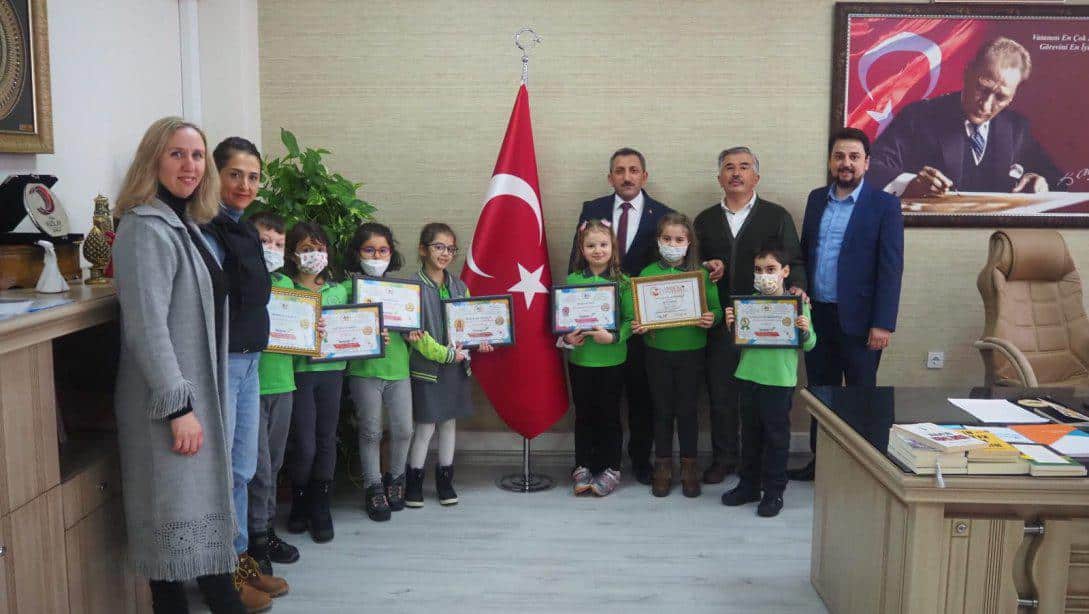 Uluslararası Caribou Matematik Yarışmasında Dünya ve Türkiye Birincisi Olan ve Deneme Var İngilizce Sınavlarında Türkiye Derecesi Alan Emlak Konut Ergene Vadisi İlkokulu Öğrencileri İlçe Milli Eğitim Müdürümüz Hüseyin Erdoğan'ı Makamında Ziyaret Etti
