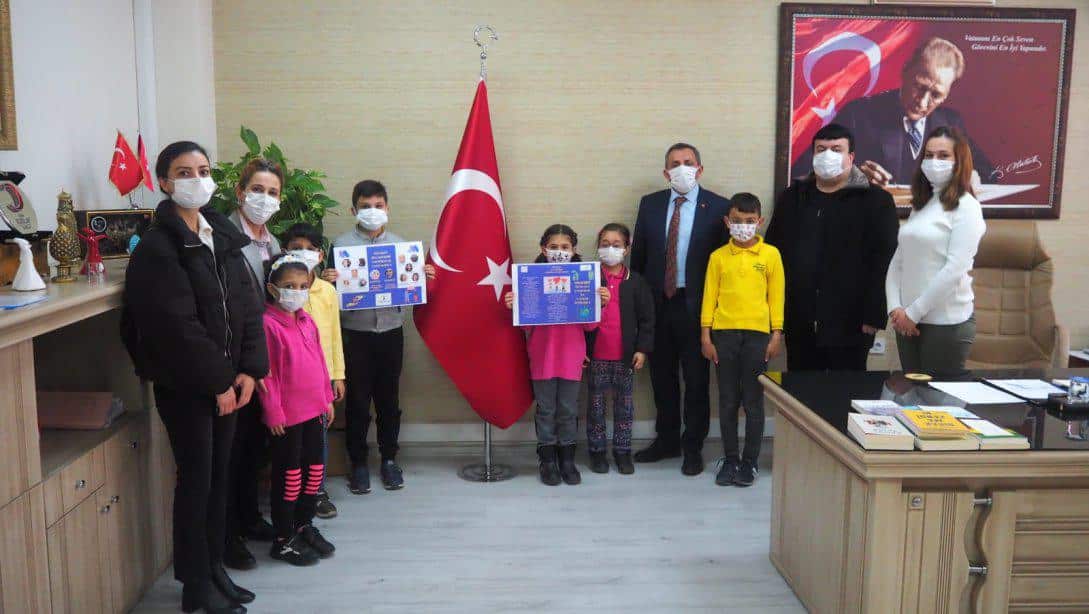 Alipaşa İlkokulu eTwinning Ekibi İlçe Milli Eğitim Müdürümüz Hüseyin Erdoğan'ı Makamında Ziyaret Etti