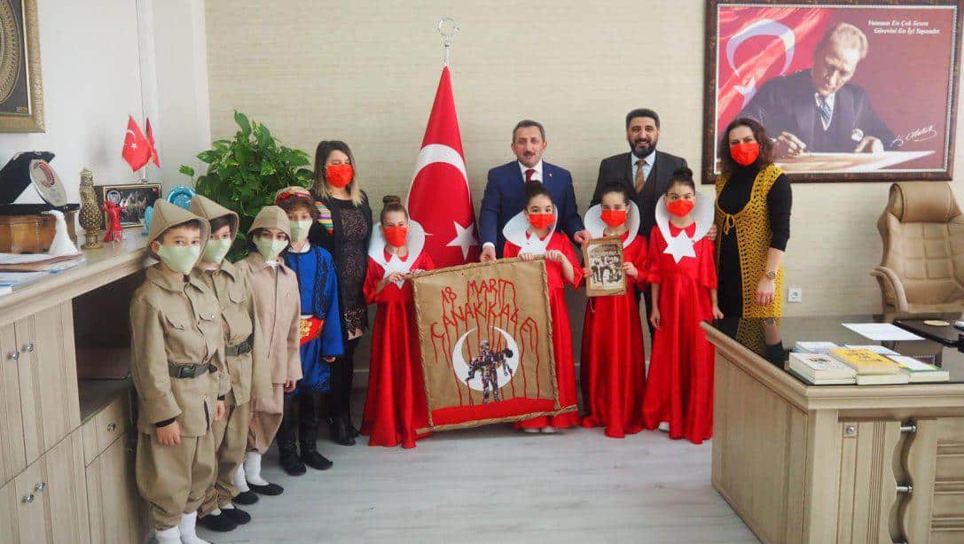 Şehit Hamza Çavuş İlkokulu Öğrencileri 18 Mart Çanakkale Zaferi ve Şehitleri Anma Günü Münasebetiyle İlçe Milli Eğitim Müdürümüz Hüseyin Erdoğan'ı Makamında Ziyaret Etti