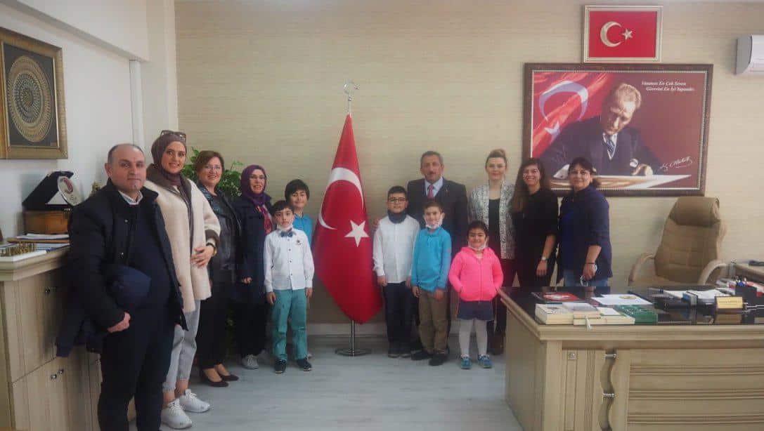 Akıl ve Zeka Oyunları İlçe Turnuvasında Derece Alan Vali Şenol Engin İlkokulu Öğrencileri İlçe Milli Eğitim Müdürümüz Hüseyin Erdoğan'ı Makamında Ziyaret Etti