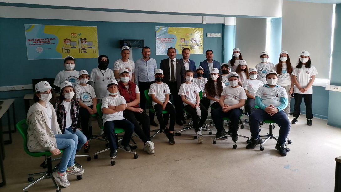 İlçe Milli Eğitim Müdürümüz Hüseyin Erdoğan Cumhuriyet Ortaokulu ve Özel İdare İlkokulunu Ziyaret Ederek Okullarımızda Kurulan Bilgisayar Laboratuvarlarında İncelemelerde Bulundu