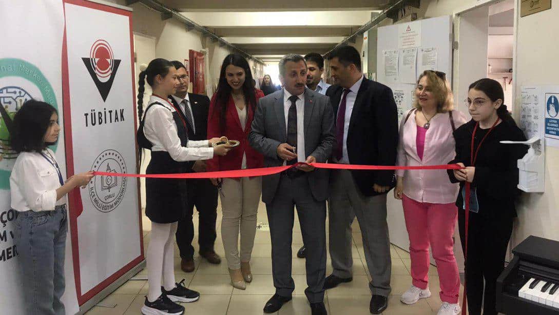 İlçe Milli Eğitim Müdürümüz Hüseyin Erdoğan'ın Katılımlarıyla Çorlu Bilim ve Sanat Merkezinde TÜBİTAK 4006 Bilim Fuarının Açılışı Gerçekleştirildi