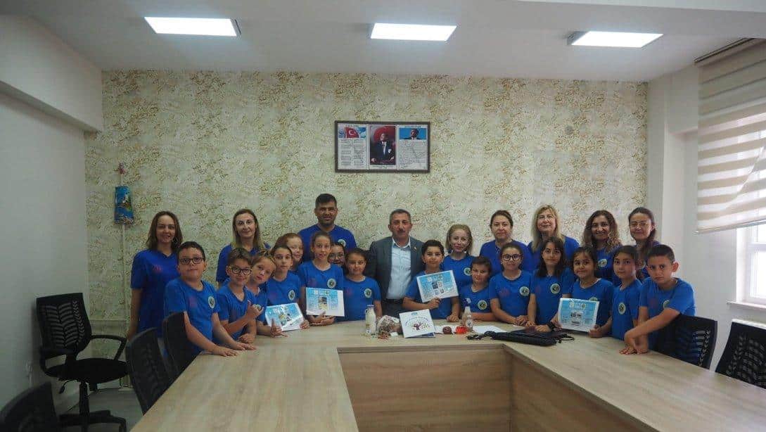 Çorlu Ticaret ve Sanayi Odası İlkokulu Harezmi Ekibi İlçe Milli Eğitim Müdürümüz Hüseyin Erdoğan'ı Makamında Ziyaret Etti