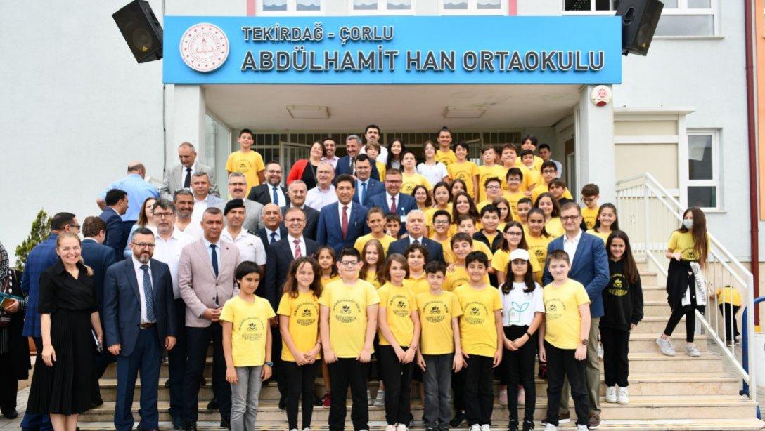 Vali Aziz Yıldırım Abdülhamit Han Ortaokulunda Çevre Dostu 1000 Okul Projesinin Açılış Programına Katıldı