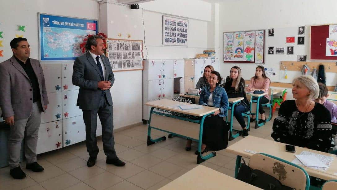 İlçe Milli Eğitim Müdürümüz Hüseyin Erdoğan Yunus Emre İlkokulunda Başlayan STEM Temel Seviye Kursunu Ziyaret Etti 