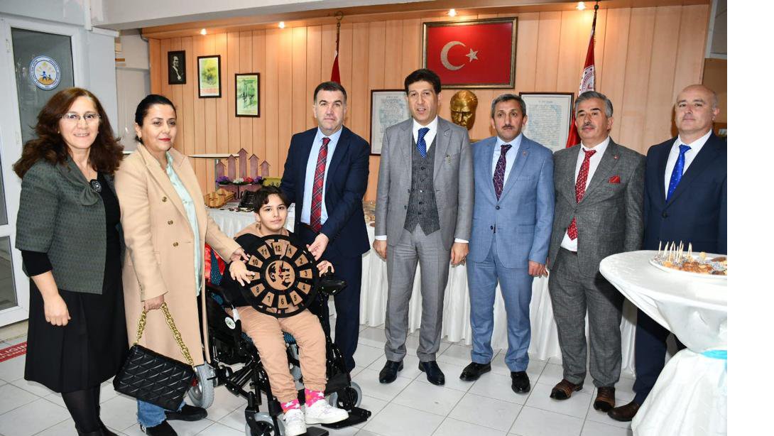3 Aralık Dünya Engelliler Günü Dolayısıyla Öğrencimize Akülü Tekerlekli Sandalye Takdim Edildi