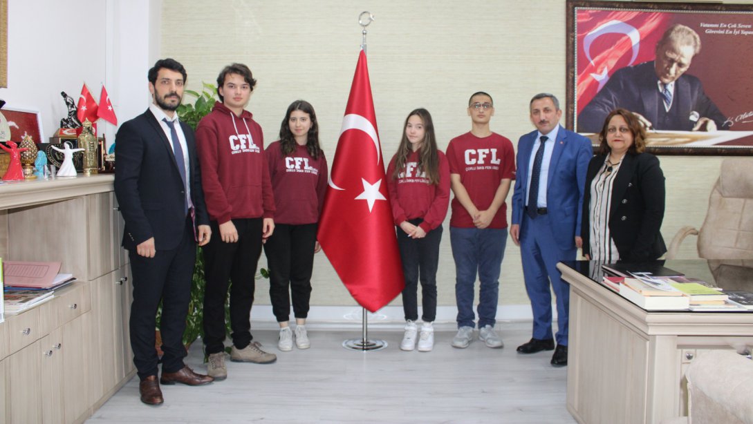 İlçe Milli Eğitim Müdürü Hüseyin Erdoğan 2023 Teknofest Yarışmalarında Türkiye Finallerine Kalan Çorlu Borsa İstanbul Fen Lisesini Makamında Kabul Etti