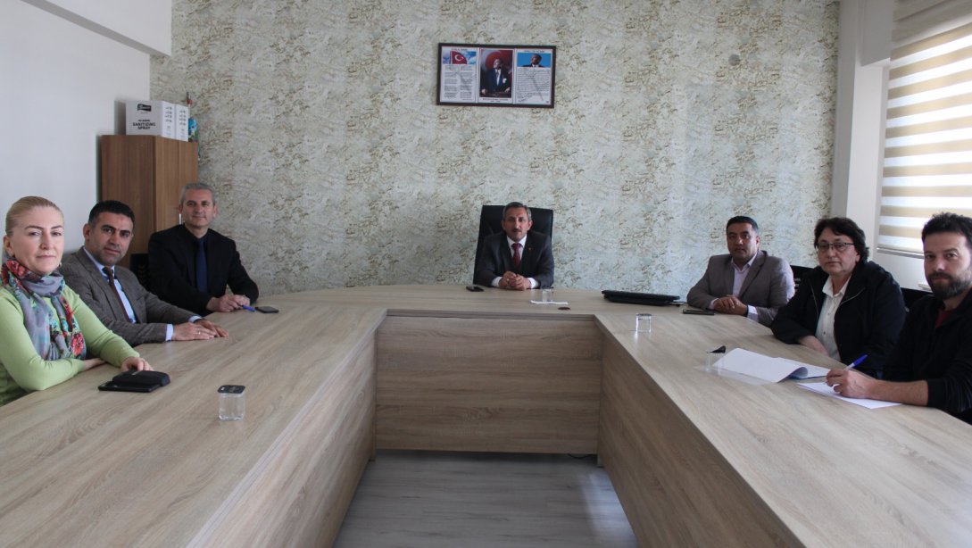 İlçe Milli Eğitim Müdürü Hüseyin Erdoğan Başkanlığında Okul Kayıt Bölgesi Toplantısı Yapıldı
