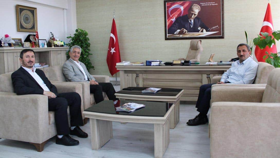 İlçe Müftüsü Dr. Mevlüt Haliloğlu'ndan İlçe Milli Eğitim Müdürü Hüseyin Erdoğan'a Veda Ziyareti
