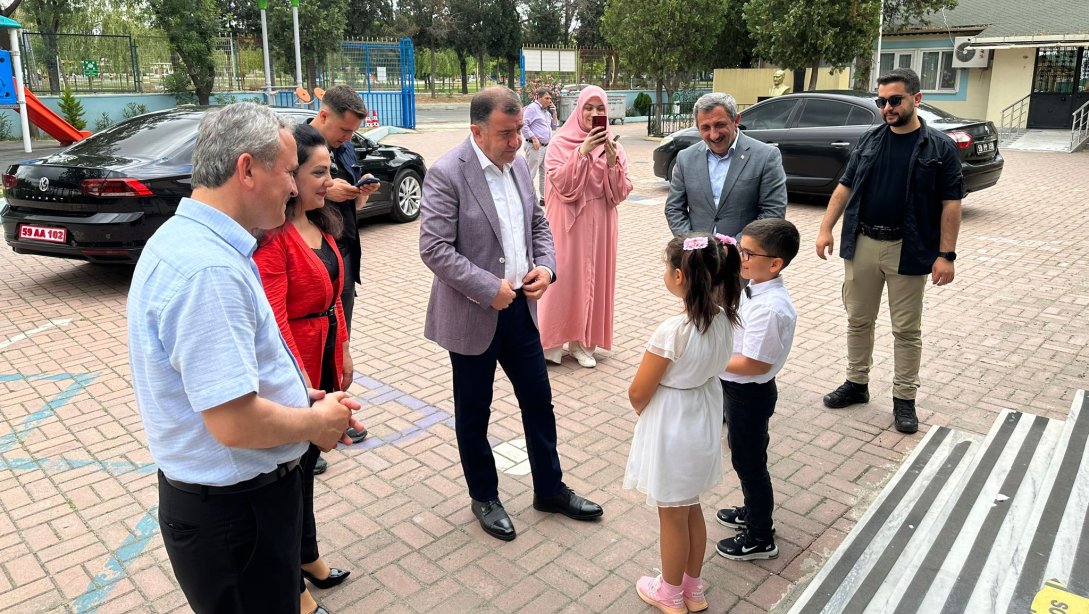 Çorlu Kaymakamı Mustafa Eldivan Okul Ziyaretlerinde Bulunup Etkinliklere Katıldı