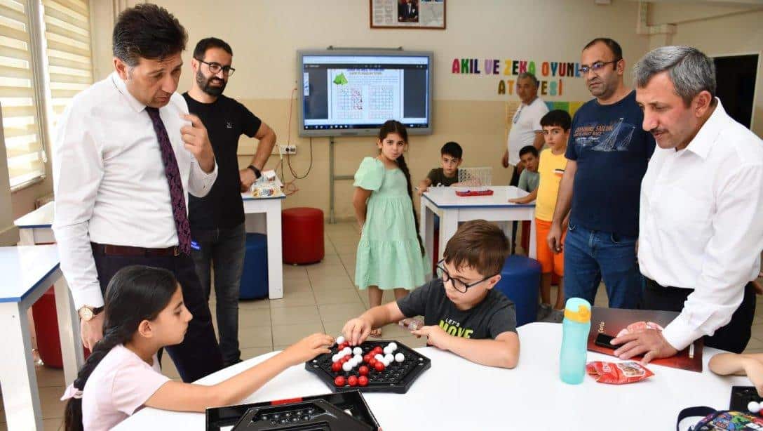 İl Milli Eğitim Müdürü Ersan Ulusan İlçemizde Yaz Okulu Kapsamında  Açılan Kursları Ziyaret Etti