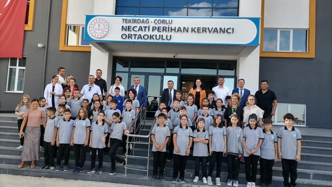 İlçe Milli Eğitim Müdürü Hüseyin Erdoğan İle Hayırsever Kervancı Ailesi Necati-Perihan Kervancı Ortaokulunu Ziyaret Ettiler