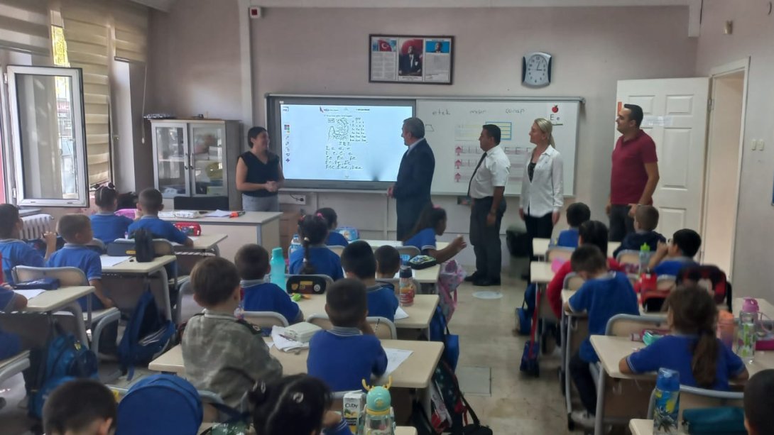 İlçe Milli Eğitim Müdürü Hüseyin Erdoğan Aziz Günden İlkokulu ile Hanife Şefik İlkokulunu Ziyaret Etti