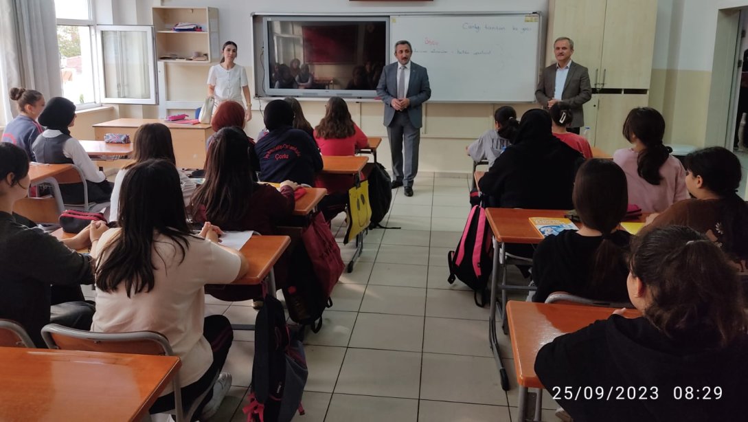 İlçe Milli Eğitim Müdürü Hüseyin Erdoğan İmam Hatip Ortaokulu ile GHV Aysel Abdullah Öğücü Ortaokulunu Ziyaret etti