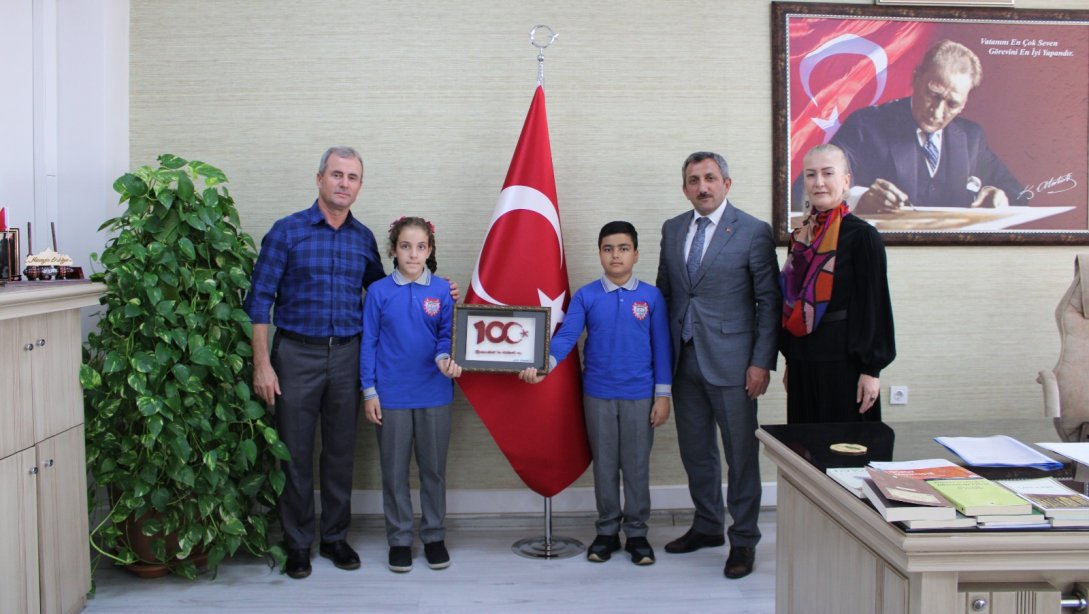 İlçe Milli Eğitim Müdürü Hüseyin Erdoğan Aziz Günden İlkokulu Öğretmen ve Öğrencilerini Kabul Etti