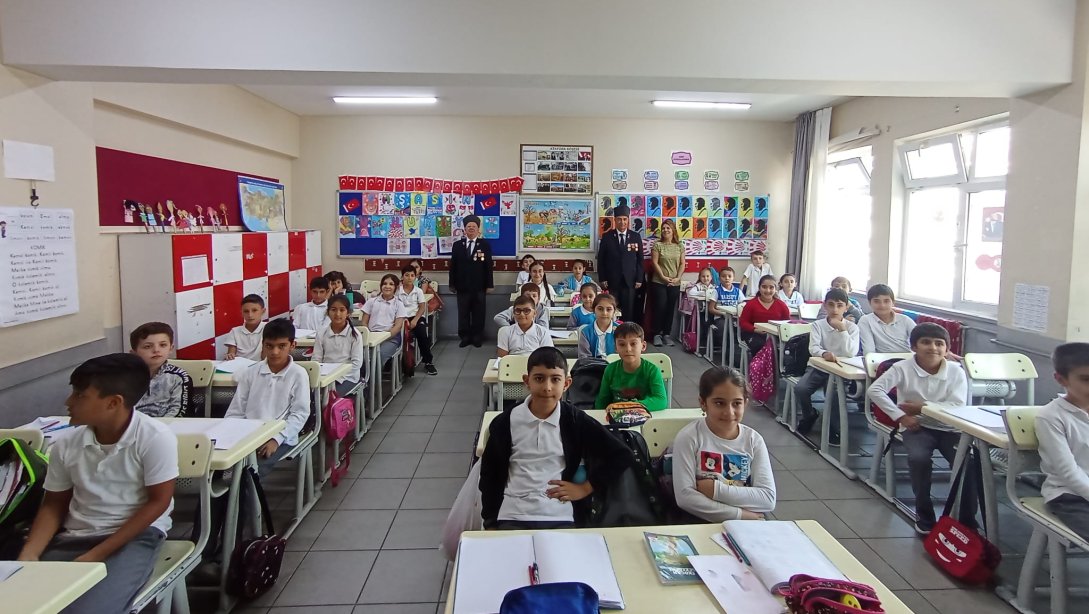 Gazi İlkokulu Öğrencileri Gazilerimizi Coşkuyla Ağırladı