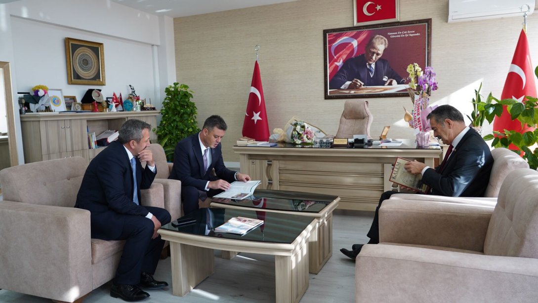 Çorlu Belediye Başkanı Ahmet Sarıkurt İlçe Milli Eğitim Müdürü Hüseyin Erdoğan'ı Ziyaret Etti