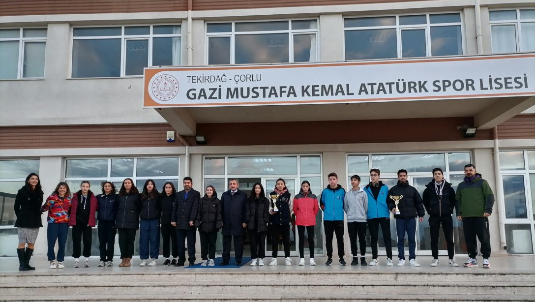 İlçe Milli Eğitim Müdürü Hüseyin Erdoğan Gazi Mustafa Kemal Atatürk Spor Lisesinde Bayrak Törenine Katıldı