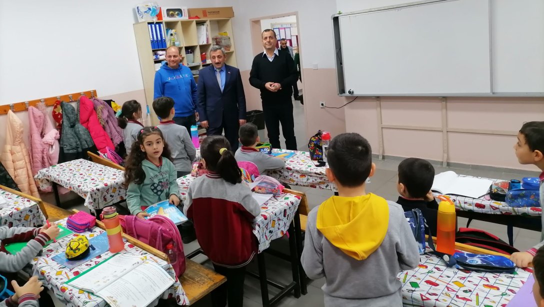 İlçe Milli Eğitim Müdürü Hüseyin Erdoğan Atatürk İlkokulu ile Özel İdare İlkokulunu Ziyaret Etti