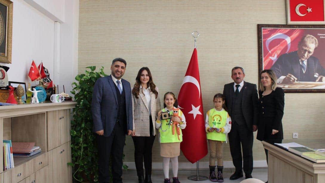 İlçe Milli Eğitim Müdürü Hüseyin Erdoğan Şehit Hamza Çavuş İlkokulu Öğretmen ve Öğrencilerini Kabul Etti