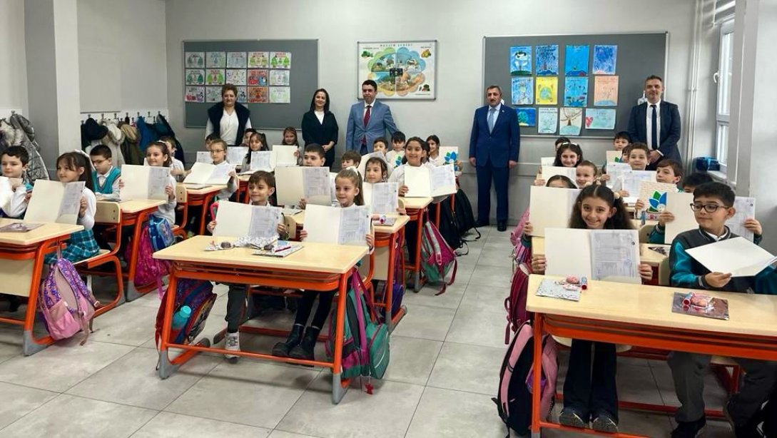 Çorlu Kaymakamı Murat Eren'in Katılımıyla Atakent İlkokulunda Karne Töreni Yapıldı