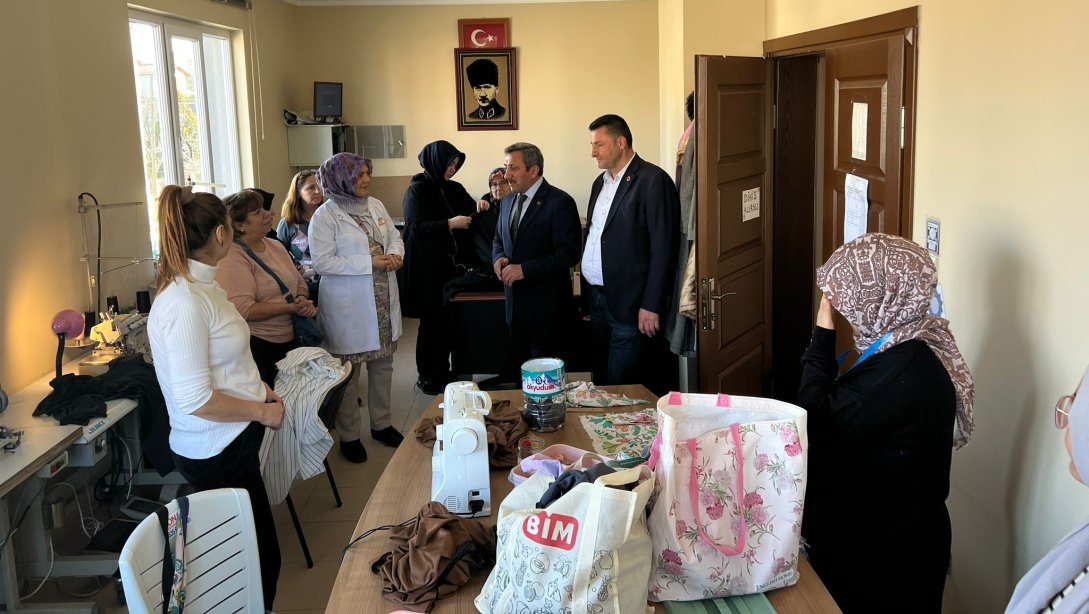 İlçe Milli Eğitim Müdürü Hüseyin Erdoğan Önerler Mahallesinde Köy Yaşam Merkezini Ziyaret Etti