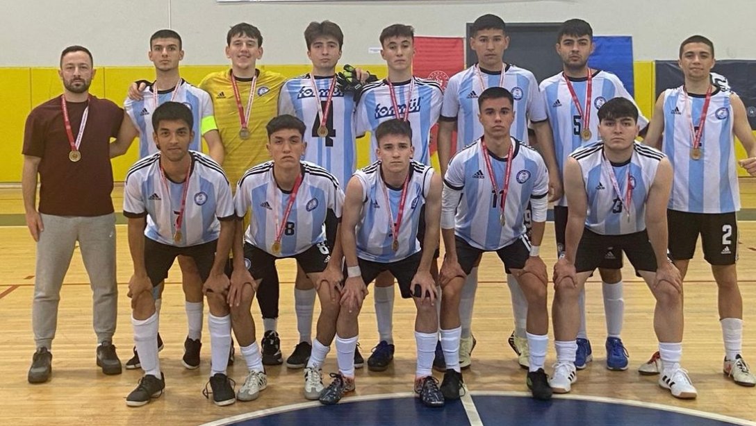 Arif Nihat Asya Anadolu Lisesi Futsal Erkek Takımı Türkiye Yarı Finalinde