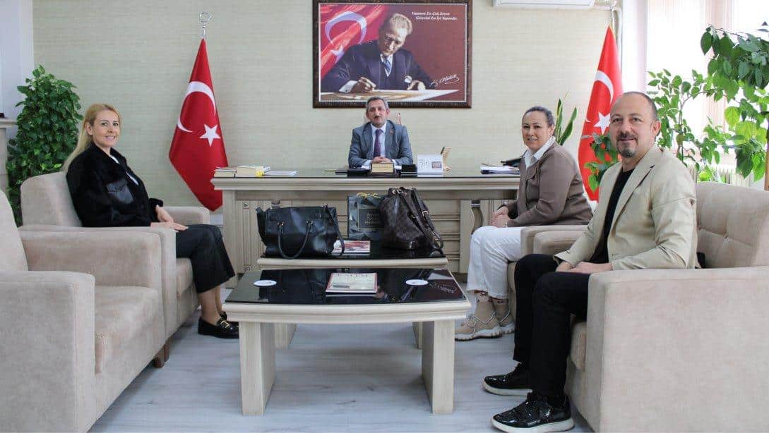 Özel Trakya Koleji Yöneticileri İlçe Milli Eğitim Müdürü Hüseyin Erdoğan'ı Makamında Ziyaret Ettiler.