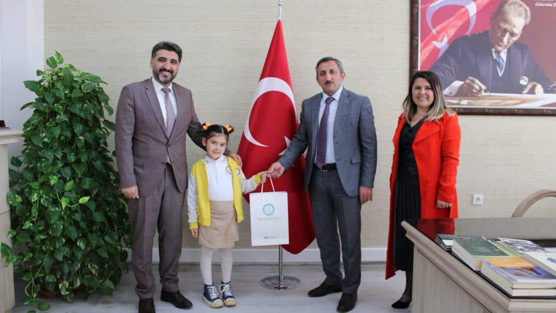 İlçe Milli Eğitim Müdürü Hüseyin Erdoğan Şehit Hamza Çavuş İlkokulu Öğrenci ve Öğretmenlerini Kabul Etti