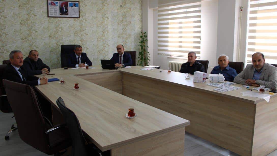 İmam Hatip Okulları Tanıtım Koordinasyon Toplantısı İlçe Milli Eğitim Müdürü Hüseyin Erdoğan Başkanlığında Yapıldı