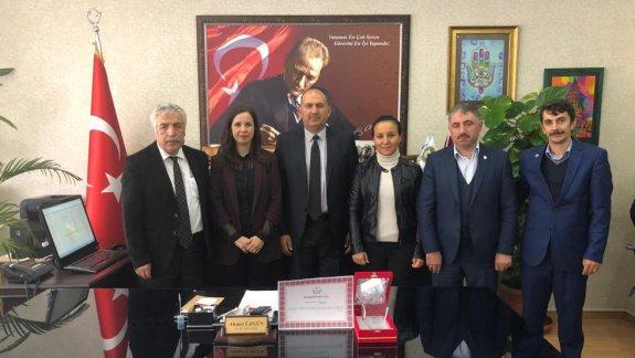 Çorlu Anadolu Lisesi Müdürlüğü Yönetimi İlçe Milli Eğitim Müdürümüz Sayın Ahmet ÜZGÜN´ ü Makamında Ziyaret Etti.