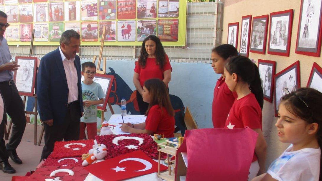 İlçe Milli Eğitim Müdürümüz Sayın Hüseyin ERDOĞAN Hanife Şefik Celep İlkokulu' nun Hazırladığı Resim Sergisi Açılışını Gerçekleştirdi.