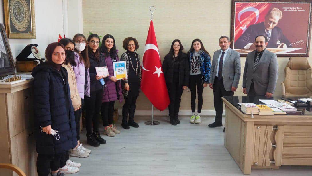 Çorlu Mesleki ve Teknik Anadolu Lisesi eTwinning Ekibi İlçe Milli Eğitim Müdürümüz Hüseyin Erdoğan'ı Makamında Ziyaret Etti