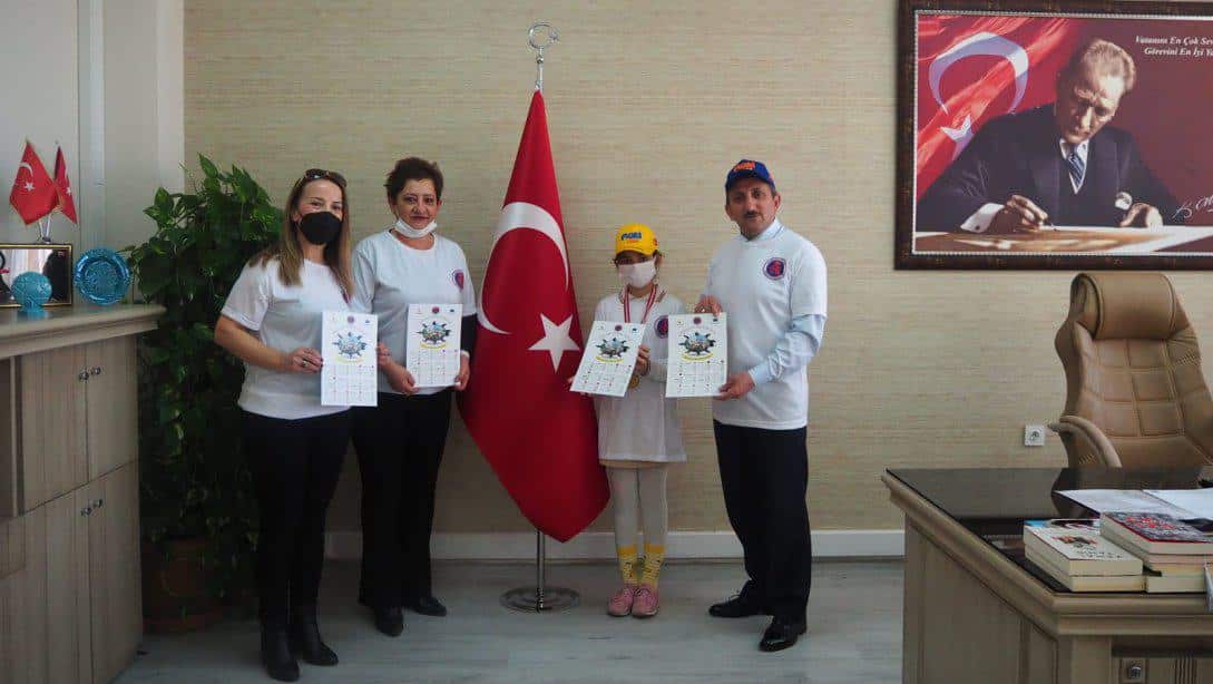 Mükerrem Ali Kayan İlkokulu eTwinning Ekibi İlçe Milli Eğitim Müdürümüz Hüseyin Erdoğan'ı Makamında Ziyaret Etti