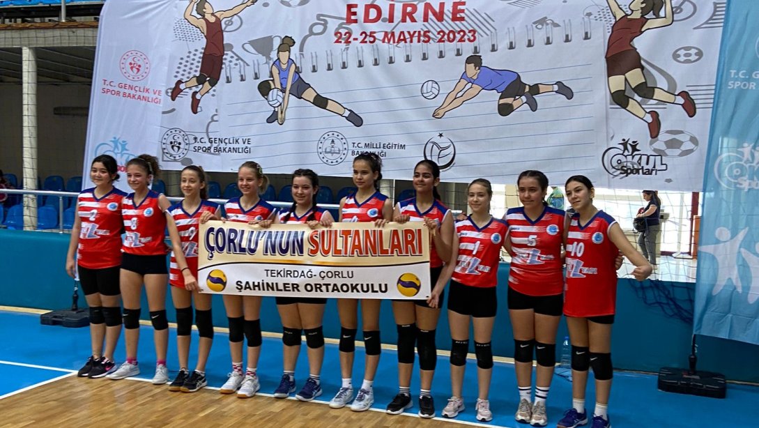 Şahinler Ortaokulu Kız Voleybol Takımı Türkiye Finallerinde