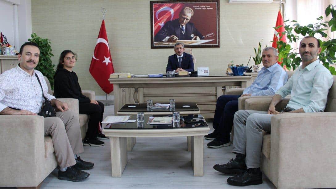 İlçe Milli Eğitim Müdürü Hüseyin Erdoğan Çorlu AİHL Okul Yönetimi ve Sporcu Öğrencilerini Kabul Etti