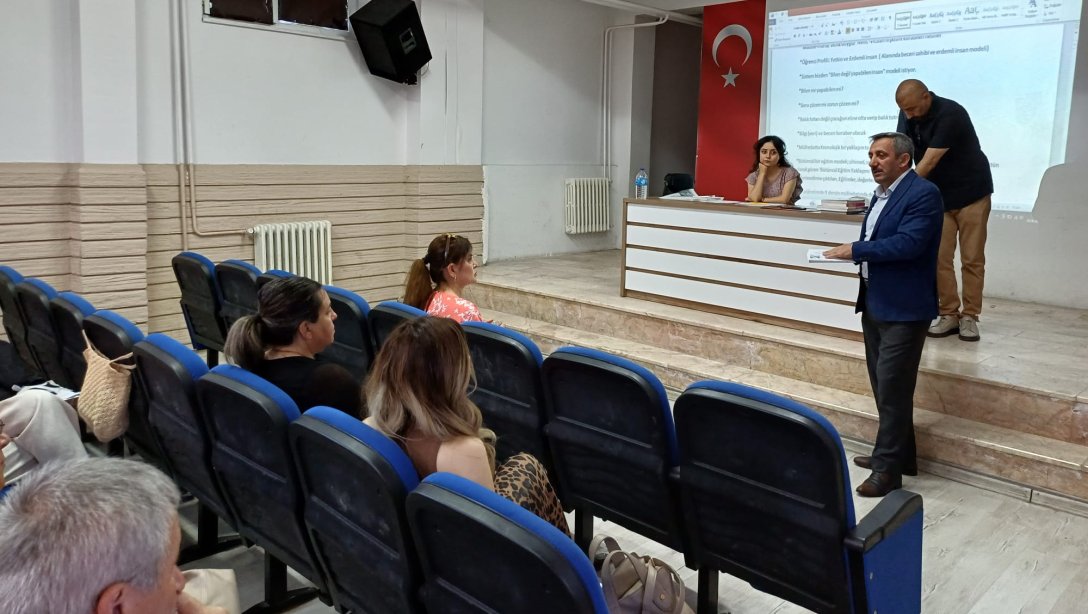 İlçe Milli Eğitim Müdürü Hüseyin Erdoğan Haziran Dönemi Mesleki Çalışma Programı Kapsamında Fen Bilimleri ve Tarih Zümrelerinin Müfredat İnceleme Seminerine Katıldı