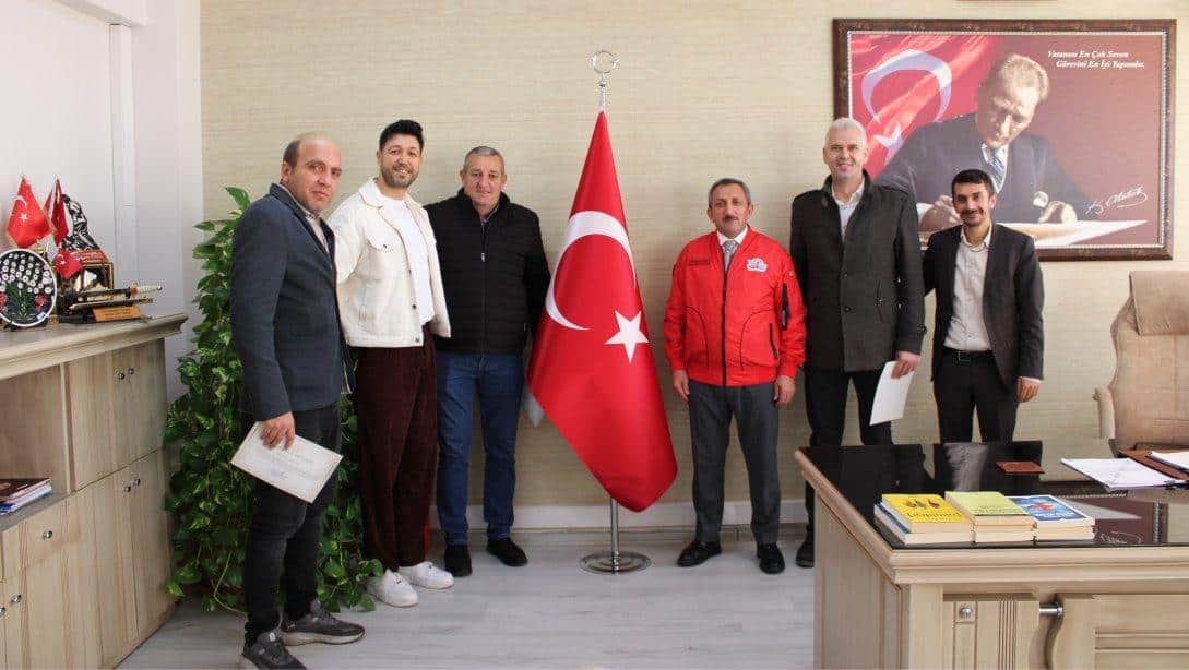 İlçe Milli Eğitim Müdürü Hüseyin Erdoğan Teknofest 2024 Antalya Türkiye Finallerinde 4. Olan Ticaret Borsası Anadolu Lisesi Öğrencilerinin Velilerini Kabul Etti