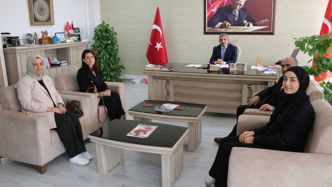 İlçe Milli Eğitim Müdürü Hüseyin Erdoğan Şehit Metin Arslan Kız AİHL Öğretmen ve Öğrencilerini Kabul Etti